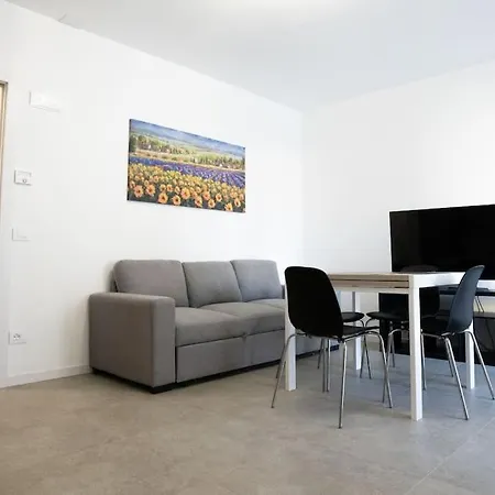 Da Lorenzo - Between Station And Center Apartamento *